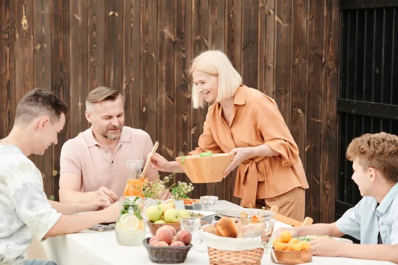 What a Casserole Actually Costs: The Hidden Economy of Home-Cooked Kindness Thriving Across America