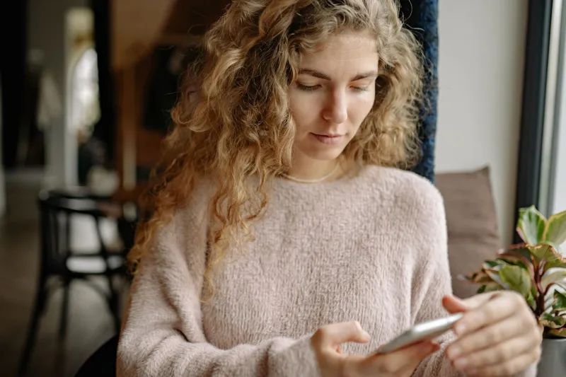 Two Sentences, One Moment: The Quiet Magic of Texting Someone You Were Actually Thinking About